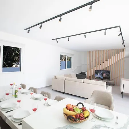 Villa Rent Your Dream Holiday And Look Forward To Relaxing Beside Your Private Pool 1374 *