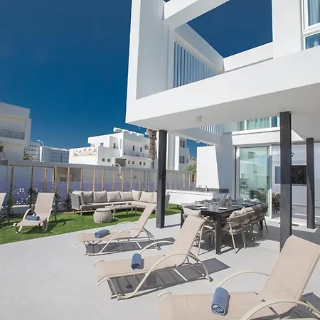 Rent Your Dream Holiday And Look Forward To Relaxing Beside Your Private Pool 1374 Villa