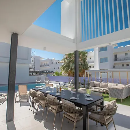 Rent Your Dream Holiday And Look Forward To Relaxing Beside Your Private Pool 1374 Villa