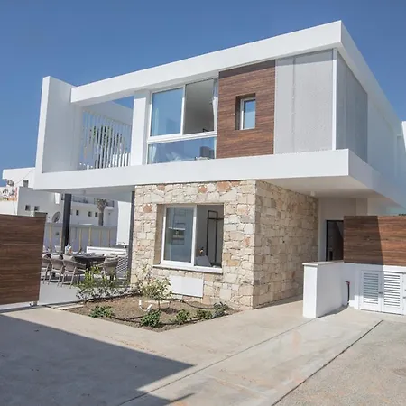 Villa Rent Your Dream Holiday And Look Forward To Relaxing Beside Your Private Pool 1374 *