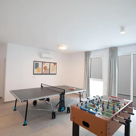 Rent Your Dream Holiday And Look Forward To Relaxing Beside Your Private Pool 1374 *